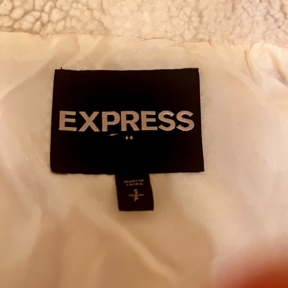 Express White Vest, Size Small, Excellent Condition! - Picture 5 of 9